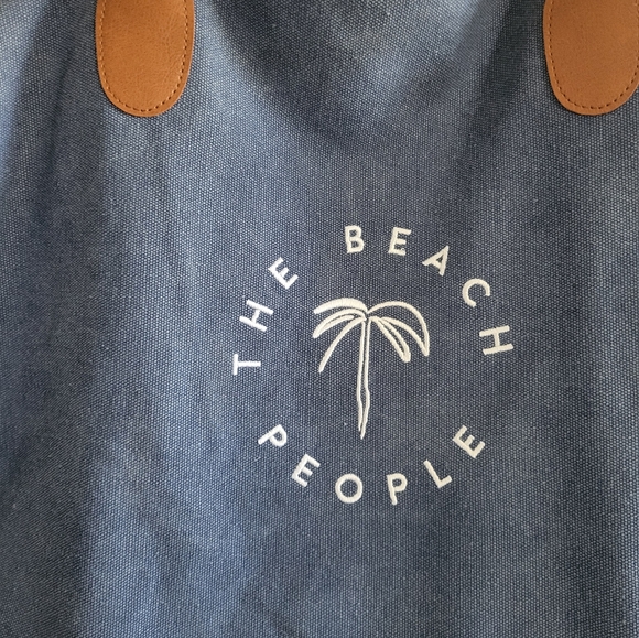 The Beach People Weekender Bag - Picture 3 of 8